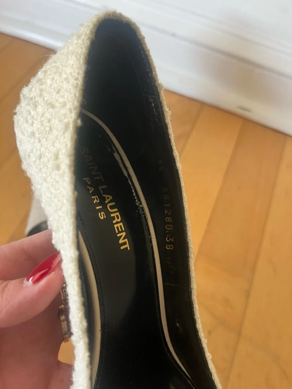 Saint Laurent Cream Tweed Pumps with Black Patent Toe - Picture 5 of 13